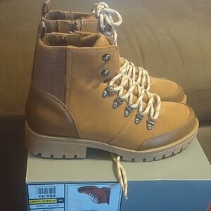 Tan High-Top Boots with Durable Sole and Metal Eyelets